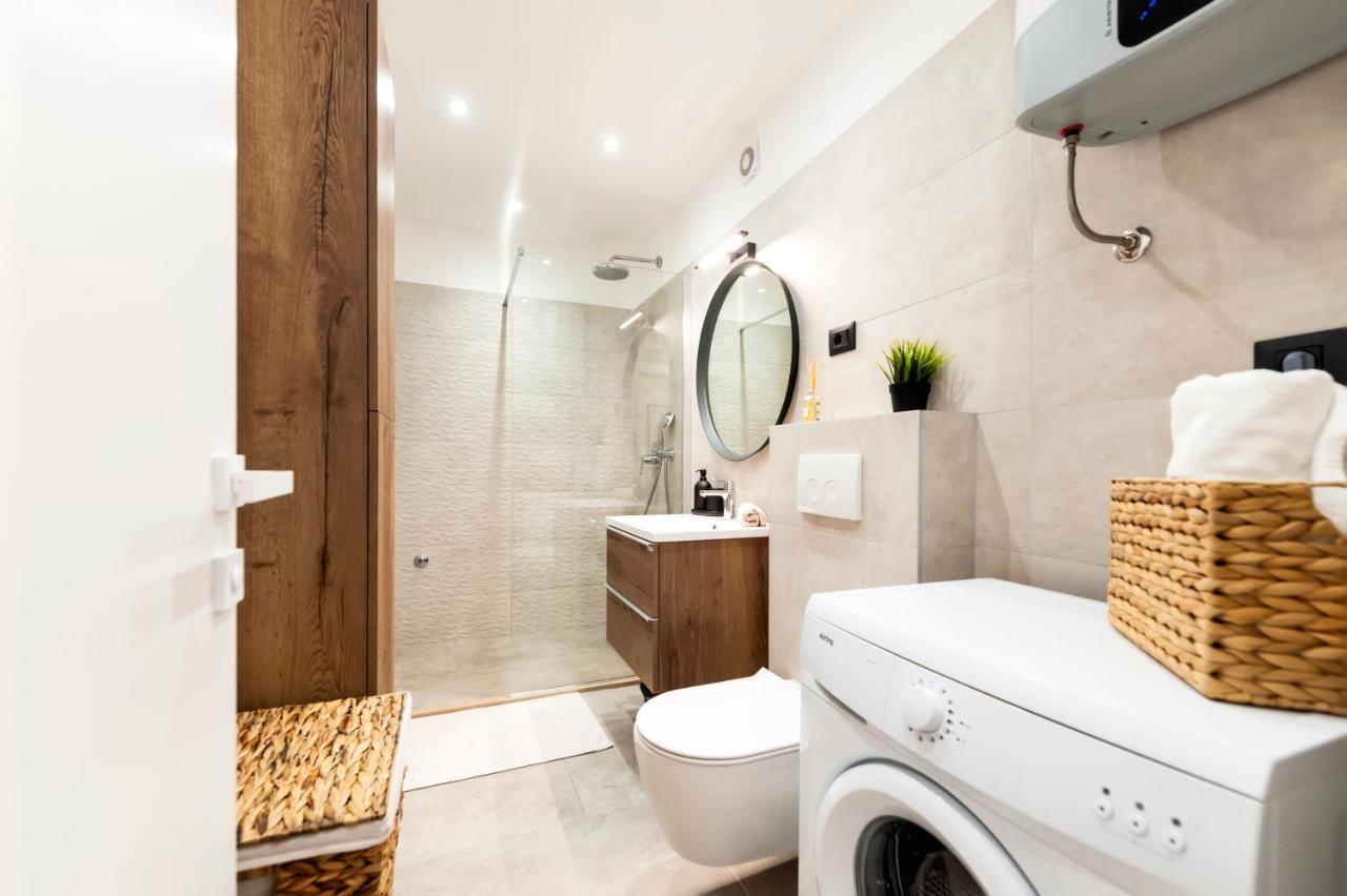 Modern And Cozy Salt & Pepper In Heart Of Apartament *