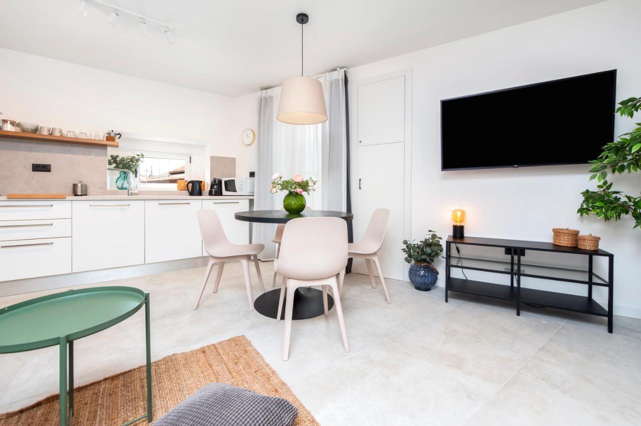Apartament Modern And Cozy Salt & Pepper In Heart Of