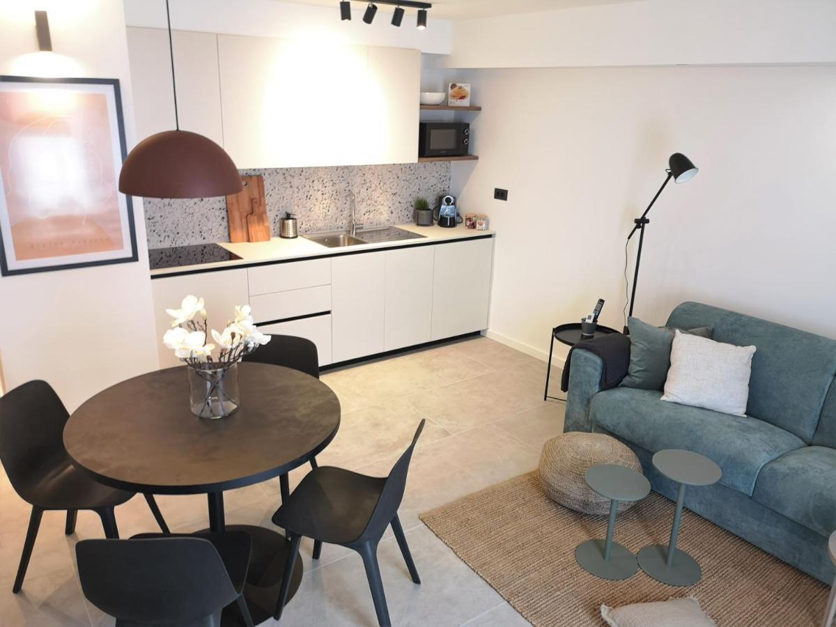 Modern And Cozy Salt & Pepper In Heart Of Apartment Rovinj