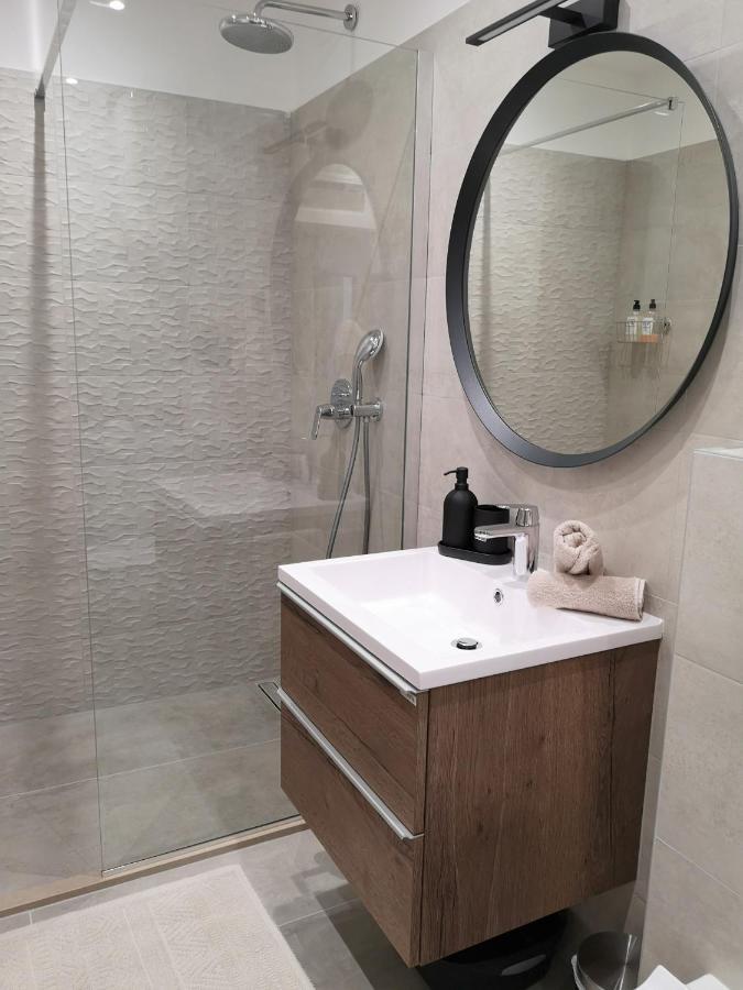 Apartment Modern And Cozy Salt & Pepper In Heart Of *