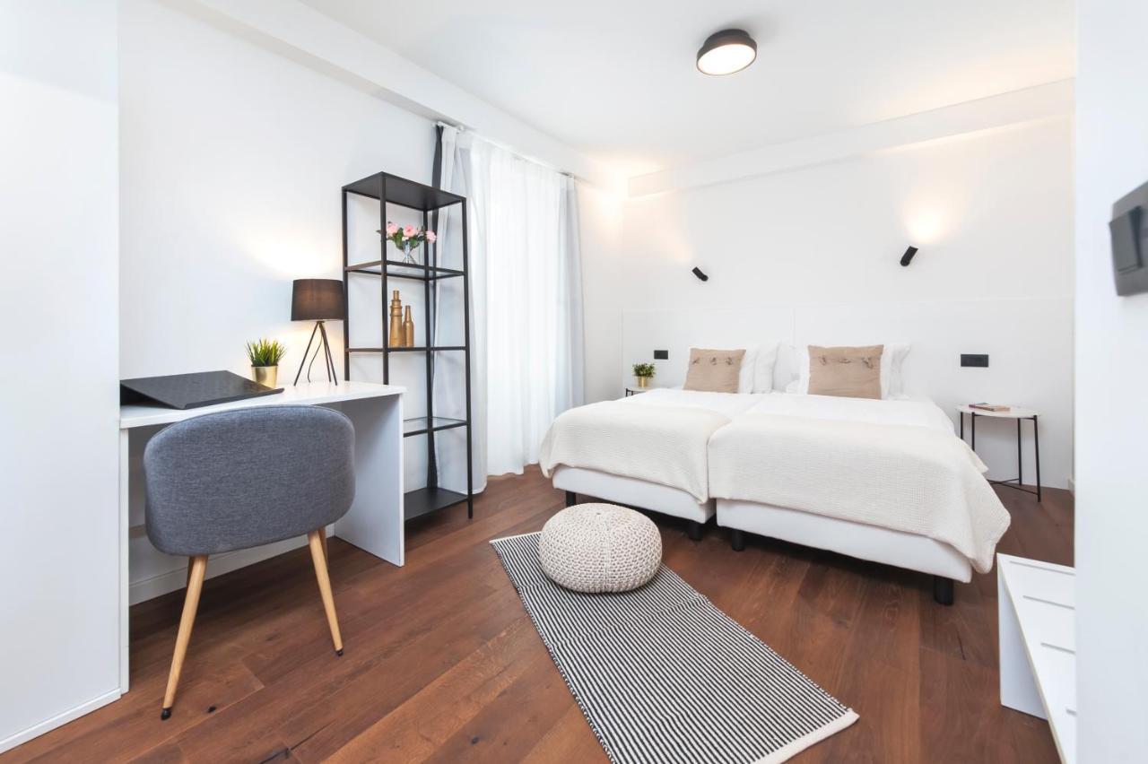 Modern And Cozy Salt & Pepper In Heart Of Apartment