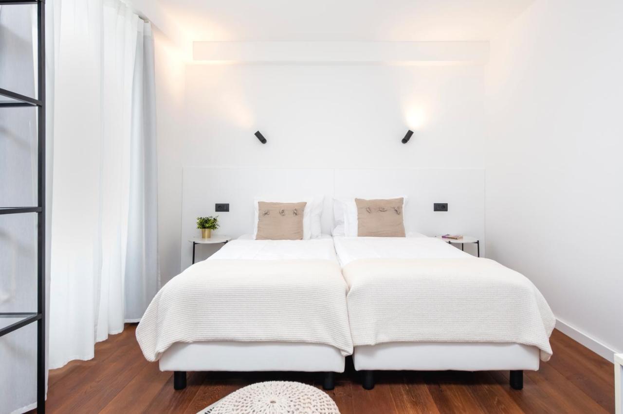Apartment Modern And Cozy Salt & Pepper In Heart Of