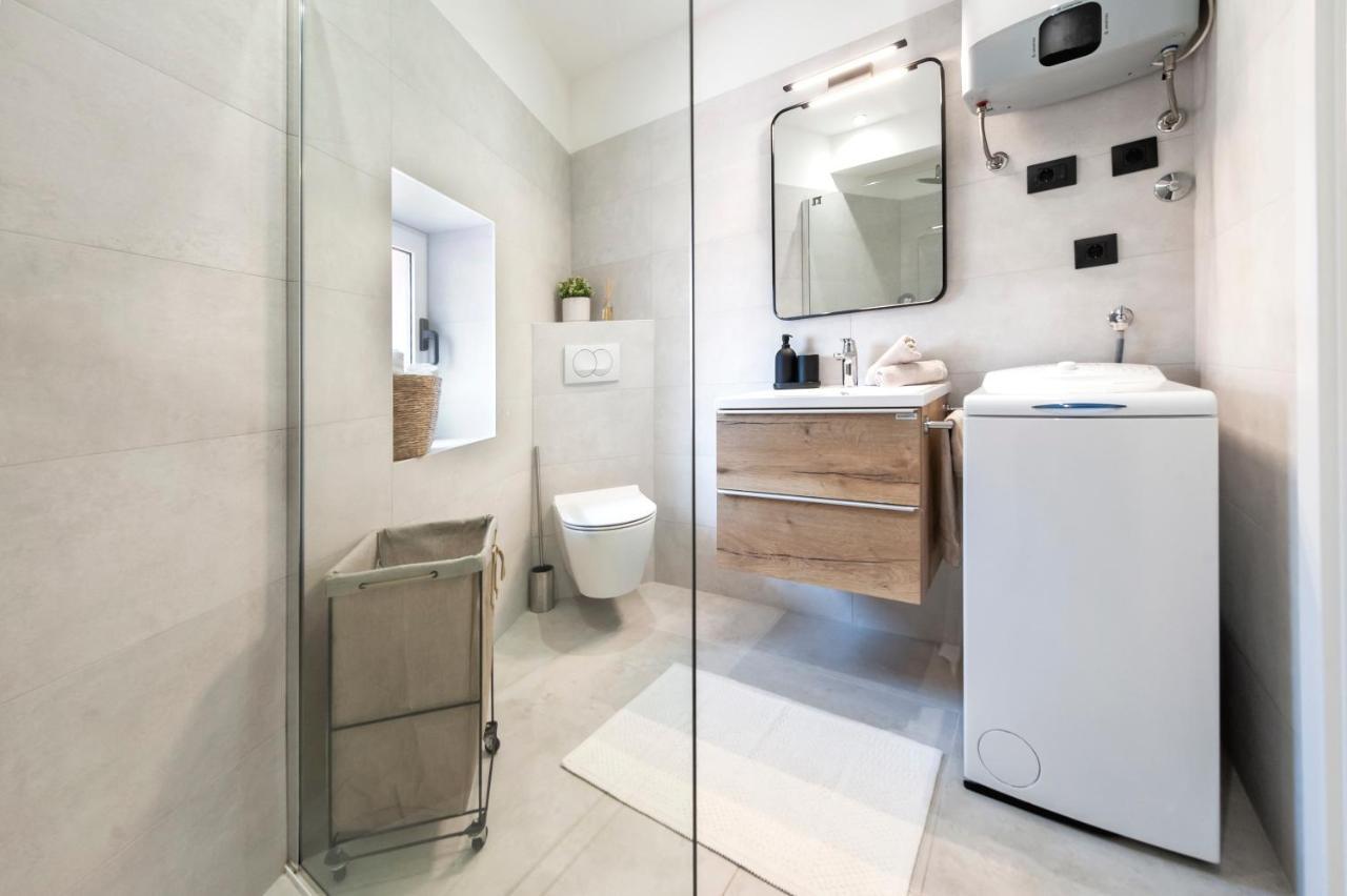 Modern And Cozy Salt & Pepper In Heart Of Apartment Rovinj