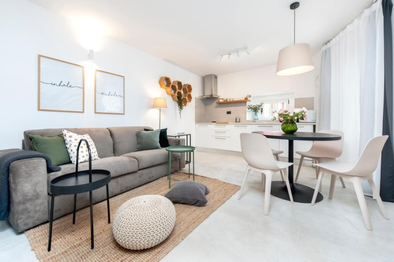 Modern And Cozy Salt & Pepper In Heart Of Apartment Rovinj
