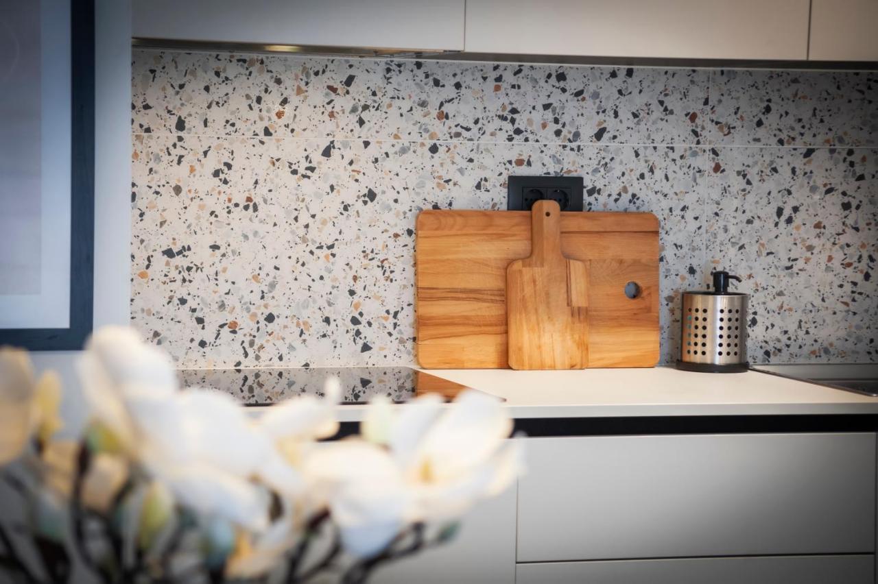 Modern And Cozy Salt & Pepper In Heart Of Apartment